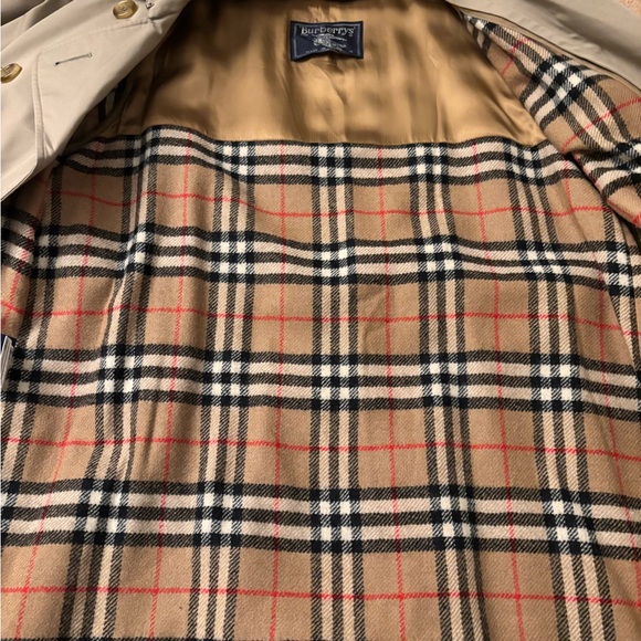 Vintage Burberrys’ trench coat with wool liner - Made in ENGLAND worn <5 times - Picture 11 of 13